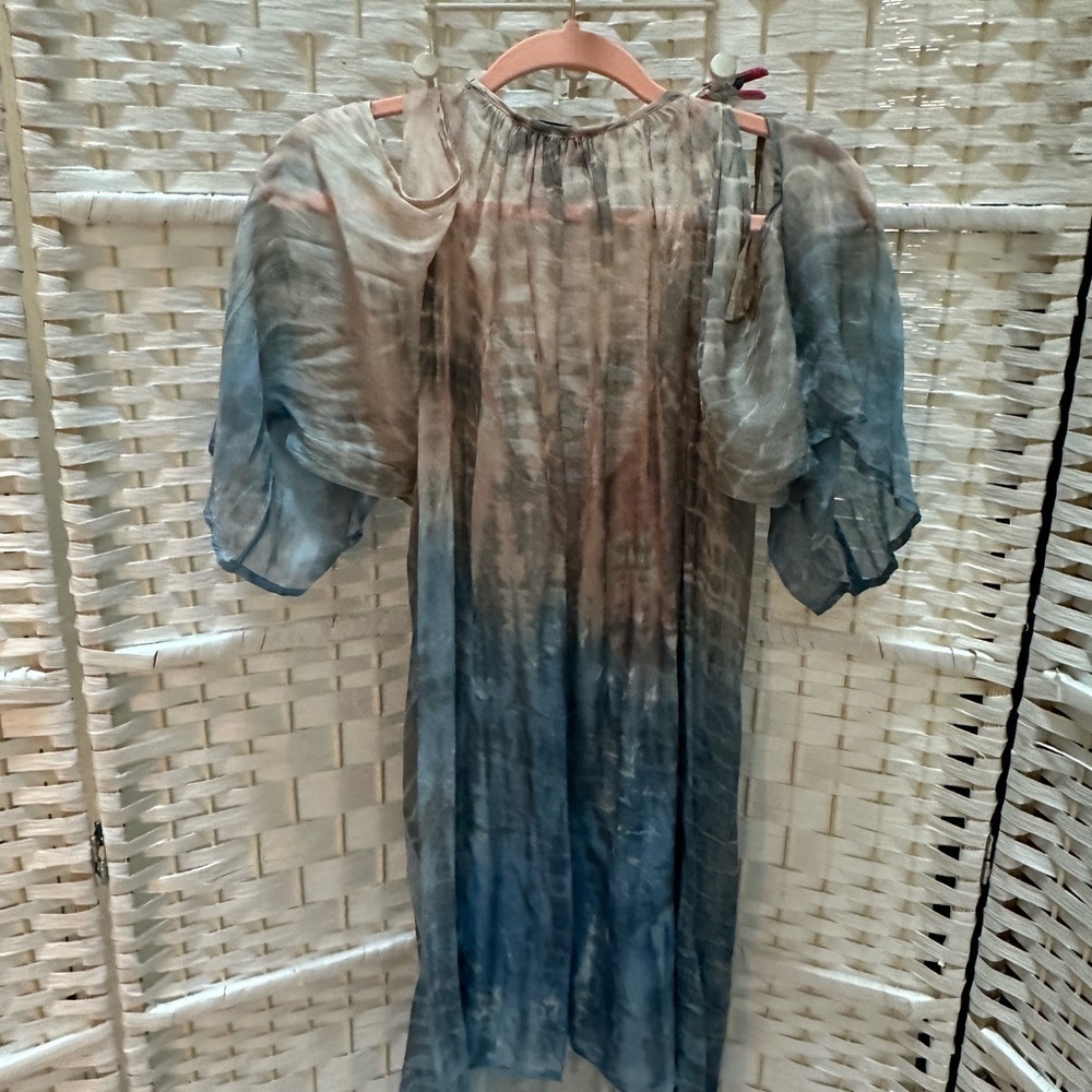 Akiko Cold Shoulder Dress size M Silk blue and pink/ tan‎ good condition - Picture 4 of 5